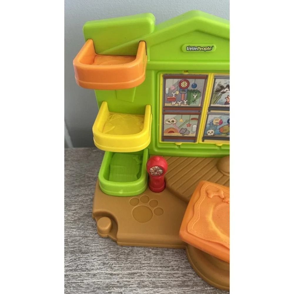 Fisher Price Little People Vet Center Pet Animal Clinic Grooming